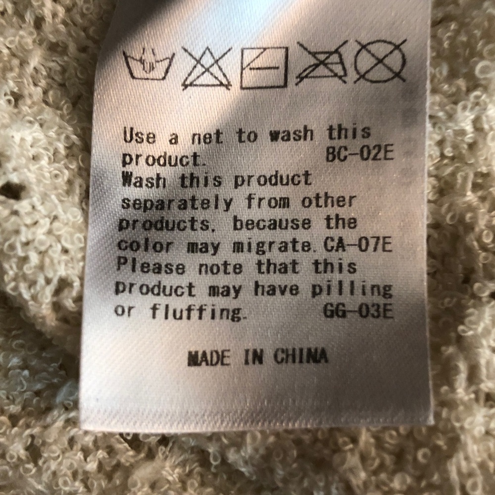 AXES FEMME ivory crochet top w/lace inset sleeves and pearl details - Picture 8 of 8